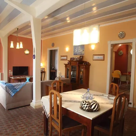 Beautiful Traditional House In Landsted *