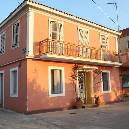 Landsted Beautiful Traditional House In